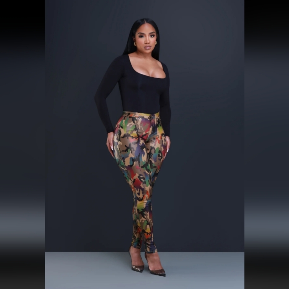 Camo High-Waisted Faux Leather Jeans Sz Sm - Picture 2 of 10